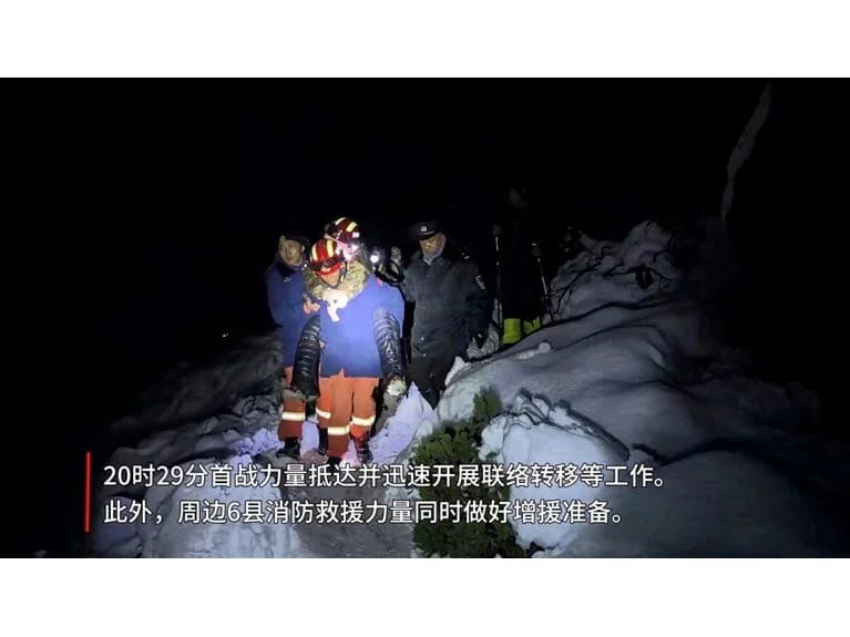 Everestdə günlər sonra qapalı qalan alpinistlər xilas edildi