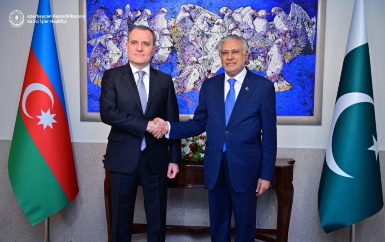 Bayramov pakistanlı həmkarı ilə telefonla danışdı