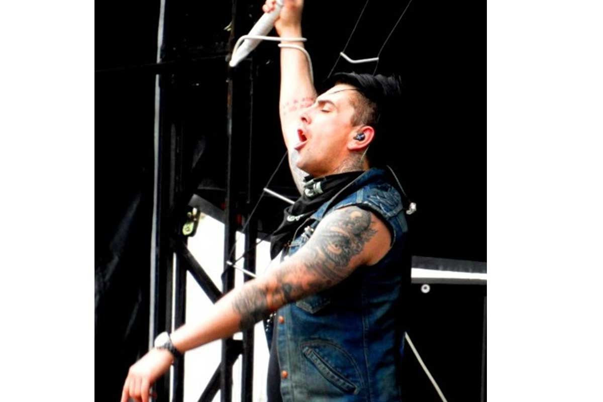 Britaniyalı müğənni İen Uotkins həbsxanada öldürülüb