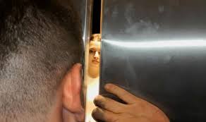 Liftdə köməksiz qalan şəxs xilas edildi