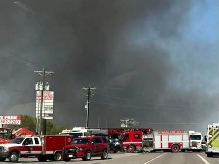 Təyyarə treyler parkına çırpıldı: Ən azı 2 ölü