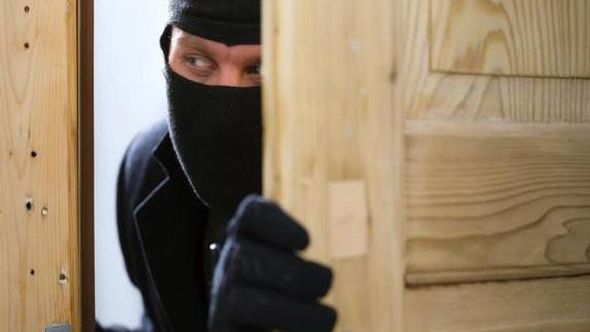 Çalışdıqları şirkətdən oğurluq edənləri polis saxladı