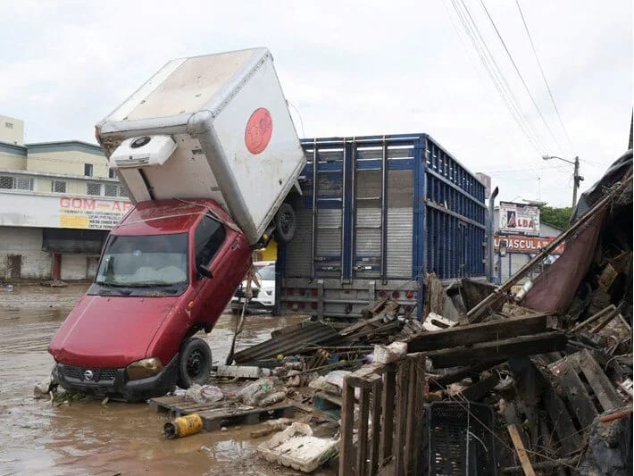 Meksikada daşqın nəticəsində ölənlərin sayı 64-ə çatıb