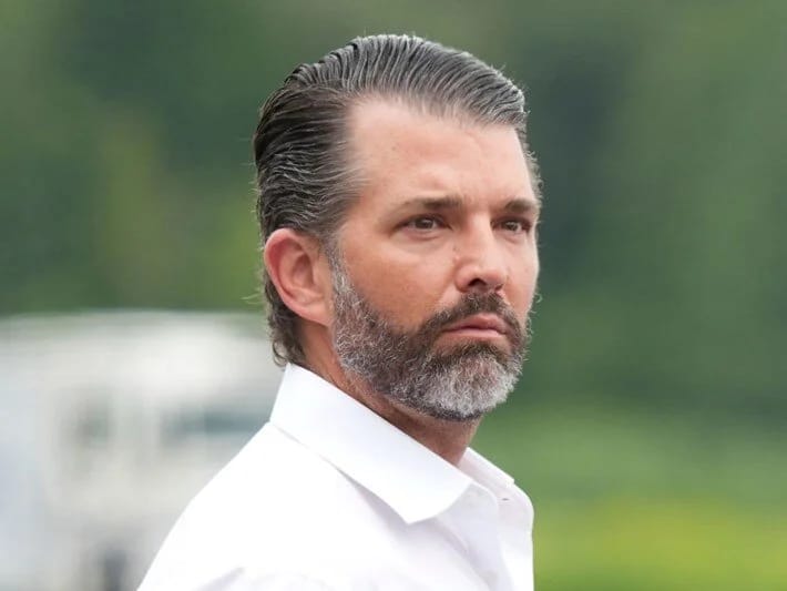 Trampın oğlunun telefon nömrəsi internetdə paylaşılıb