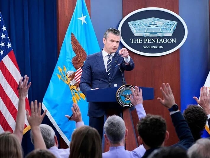 Mətbuat qaydalarını imzalamaqdan imtina edən jurnalistlər işdən çıxarılır