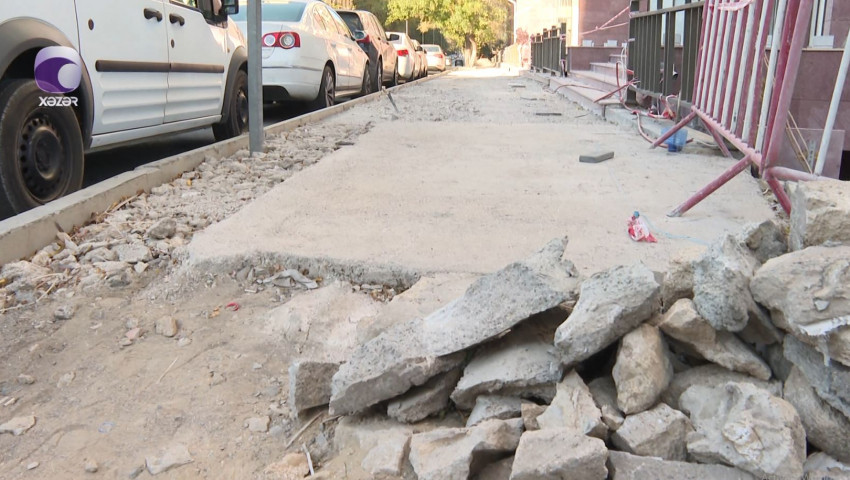 Tikinti şirkəti sakinlərin istifadə etdiyi səkini bərbad vəziyyətə saldı - VİDEO