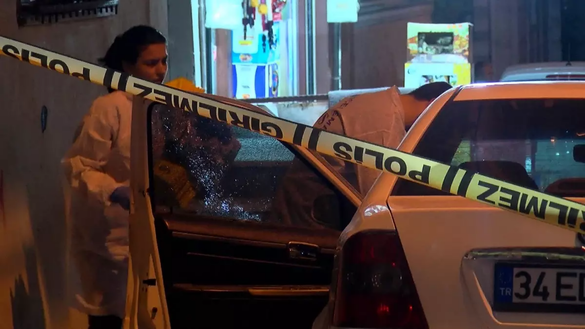 İstanbulda silahlı şəxs çayxananı gülləbaran etdi - FOTO