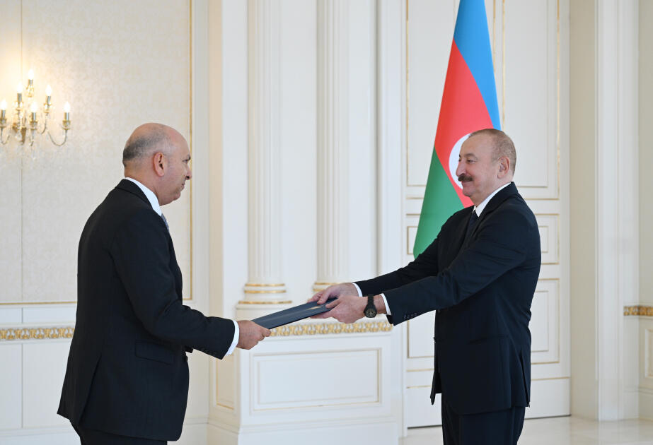 İlham Əliyev Houssam-Eldine Redanın etimadnaməsini qəbul edib - FOTO