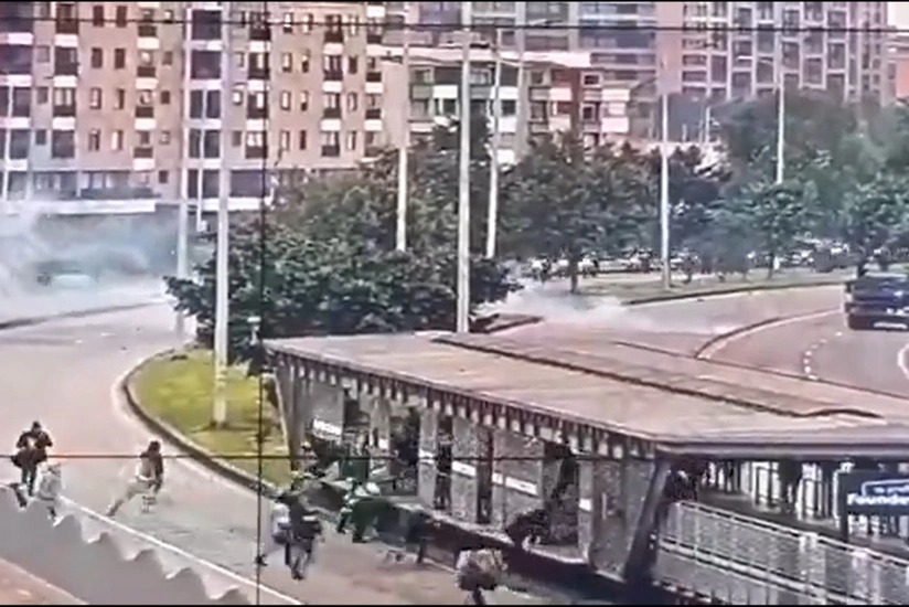 ABŞ-nin Kolumbiyadakı səfirliyinə hücum edilib, xəsarət alanlar var