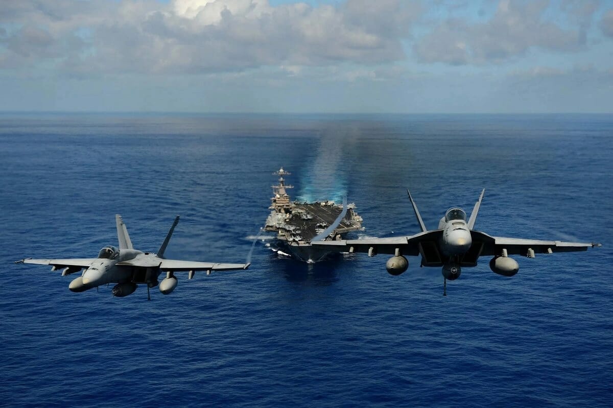 ABŞ ordusunun təyyarəsi və helikopteri dənizə düşdü