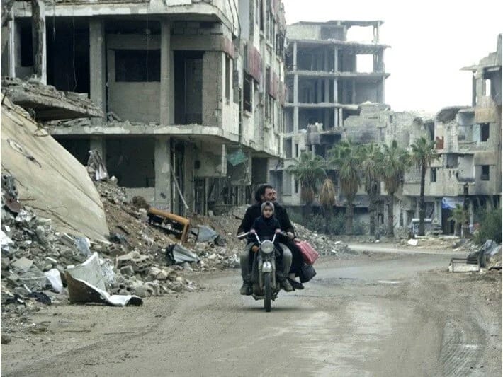 Dəməşqdə dağıntılar dağ əmələ gətirib