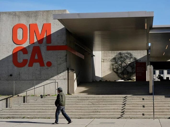 Muzey kolleksiyası qarət edildi