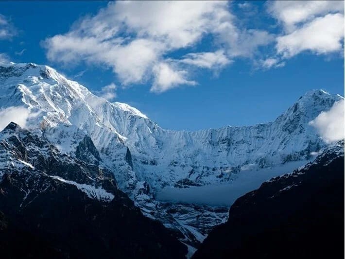 Nepalda alpinist düşərgəsində qar uçqunu baş verib