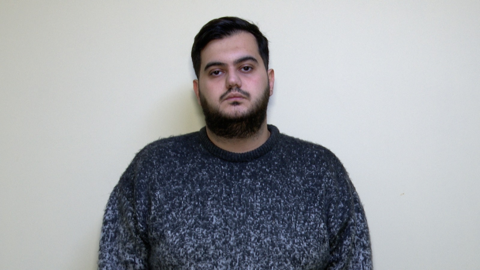 Endirimli ingilis dili kursu təşkil edəcəyi vədi verərək dələduzluq edən şəxsi polis saxladıv- VİDEO