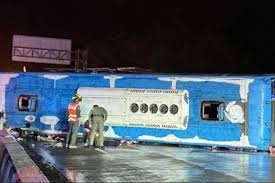 Tailandda əcnəbi turistlərin olduğu avtobus qəzaya uğrayıb: 12 nəfər yaralanıb