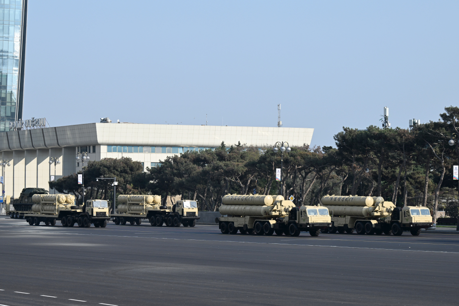 Bakıdakı paradda nümayiş etdirilən silah sistemləri, texnikalar və aviasiya vasitələri Azərbaycanın hərbi qüdrətinin əyani göstəricisidir