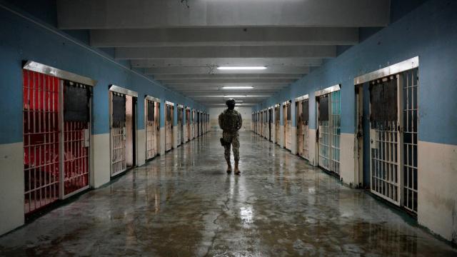 Ekvador həbsxanasında 27 məhbus ölü tapılıb