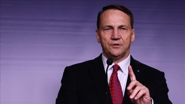 Sikorski: Biz yenidən Rusiyanın müstəmləkəsi olmaqdansa, ot yeməyi üstün tuturuq