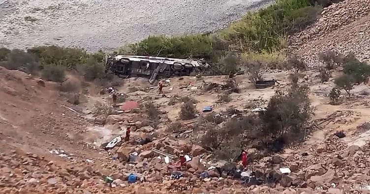 Sərnişin avtobusu dərəyə aşıb: 37 ölü 