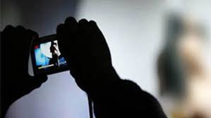 Qadını aldadıb, tanışını rüsvayedici videolarla şantaj edən şəxsə cəza verildi