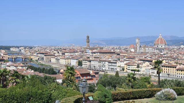 İtaliyanın məşhur şəhəri açıq havada yemək yeməyi qadağan edir