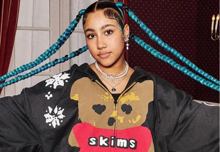 Kardaşyanın 12 yaşlı qızı reklama çəkildi - FOTOLAR