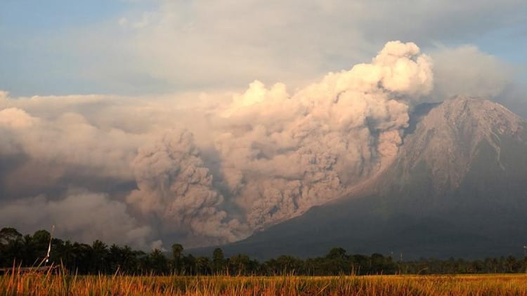 İndoneziyada Semeru vulkanı püskürüb