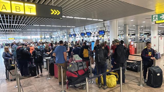 Noyabrın 26-da Brüssel hava limanında bütün reyslər ləğv edilib