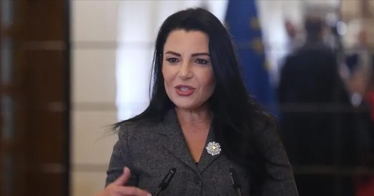 Albaniya baş nazirinin müavini Balluku vəzifəsindən uzaqlaşdırılıb