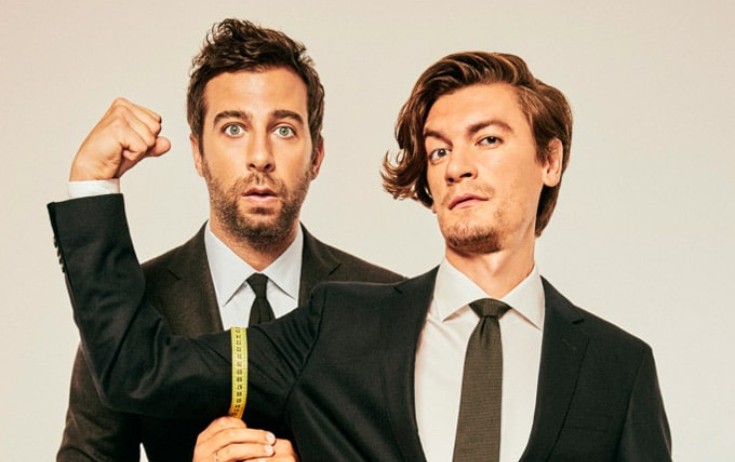 İçində məşhurların olduğu təyyarə təcili eniş etdi