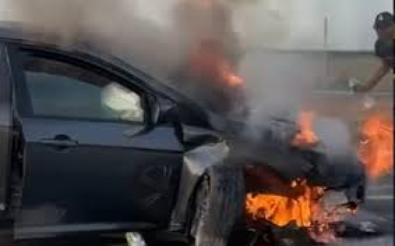 Zaqatalada minik avtomobili yandı