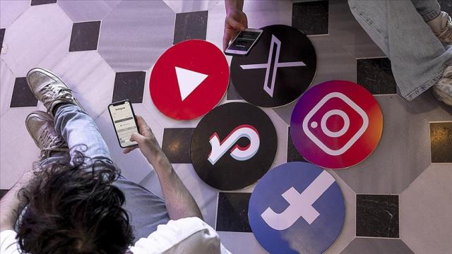 Malayziya 16 yaşdan kiçik uşaqlara sosial media hesabları açmağı qadağan edir