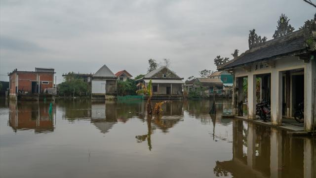 Vyetnamda daşqınlar nəticəsində ölənlərin sayı 90-a çatıb