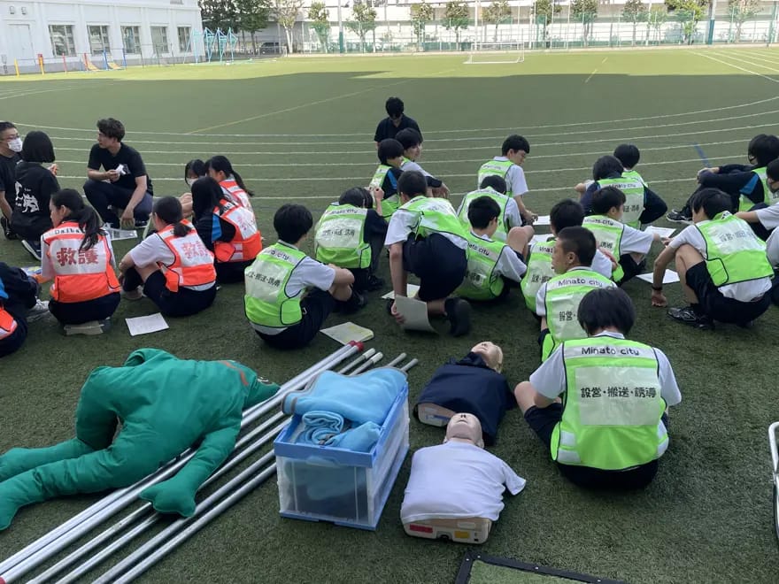 Yaponiyada uşaqlar zəlzələ təlimi alırlar