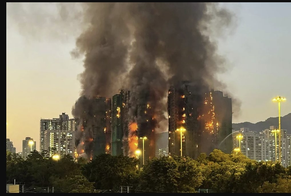 Honq Konqda yanğın baş verən binada 13 nəfər qalıb