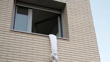 Fransada iki məhbus çarşafdan istifadə edərək həbsxanadan qaçıb