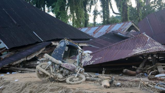 İndoneziyada sel və torpaq sürüşmələri nəticəsində ölənlərin sayı 604-ə çatıb