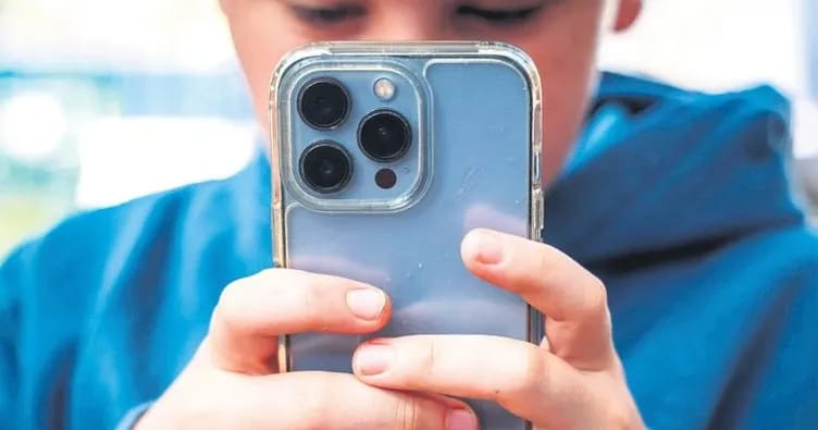 Liderlər sosial media qadağasını araşdırır