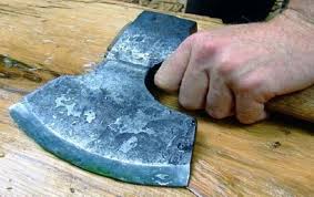 Bakıda balta ilə qətl törədən keçmiş məhkum ağır cəza aldı