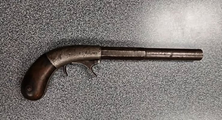 200 illik silahla içki mağazasını qarət edən şəxs tutulub