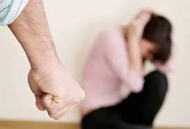 Astarada sərxoş kişi arvadını odun parçası ilə döydü