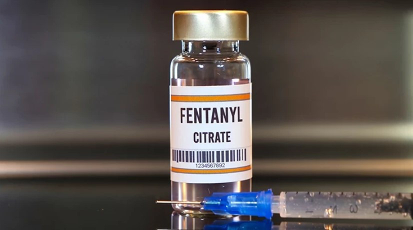 Tramp fentanili “kütləvi qırğın silahı” elan edən sərəncam imzalayıb