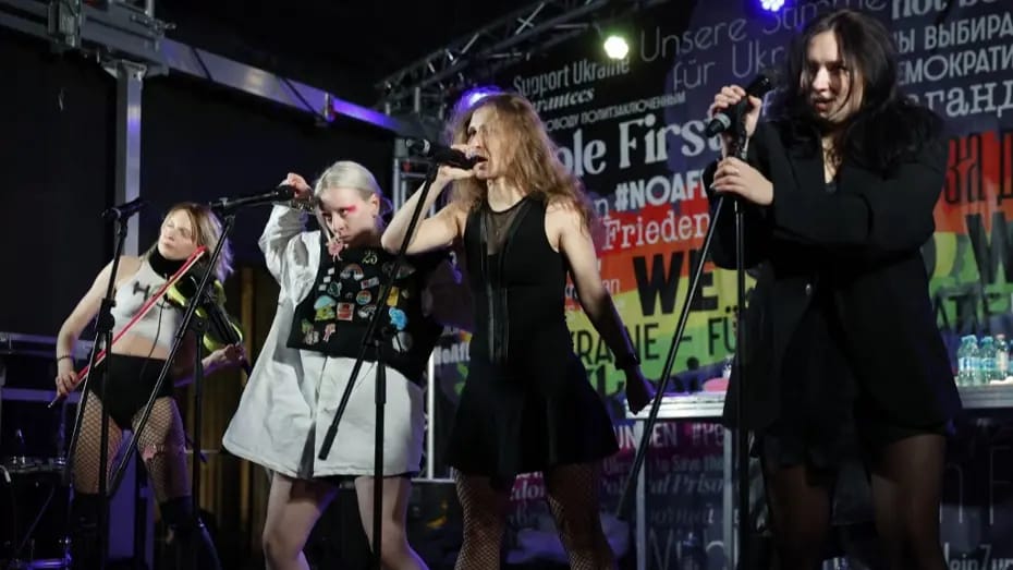 Putin feminist pank qrupuna qadağa qoydu: Hətta sosial şəbəkələrdəki bəyənmələr də cinayət sayılacaq