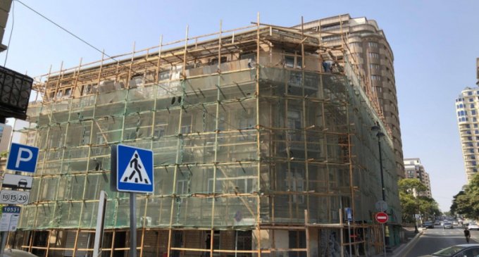 Bakıda tarixi binaya ziyan vuran 