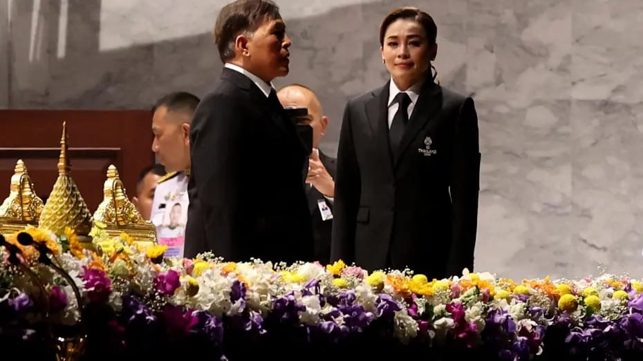 Kraliça tacını kənara qoydu, yarışdı və qızıl medal qazandı