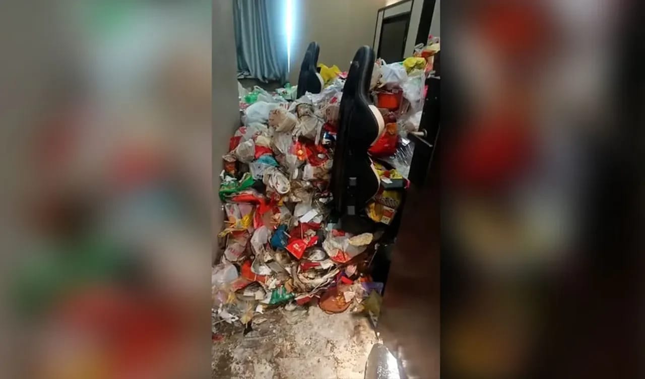 Oyuna aludə olan qonaq 2 ildən sonra otaqdan çıxıb