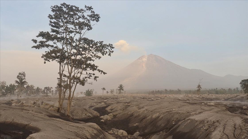 İndoneziyada Semeru vulkanı 6-cı dəfə püskürüb