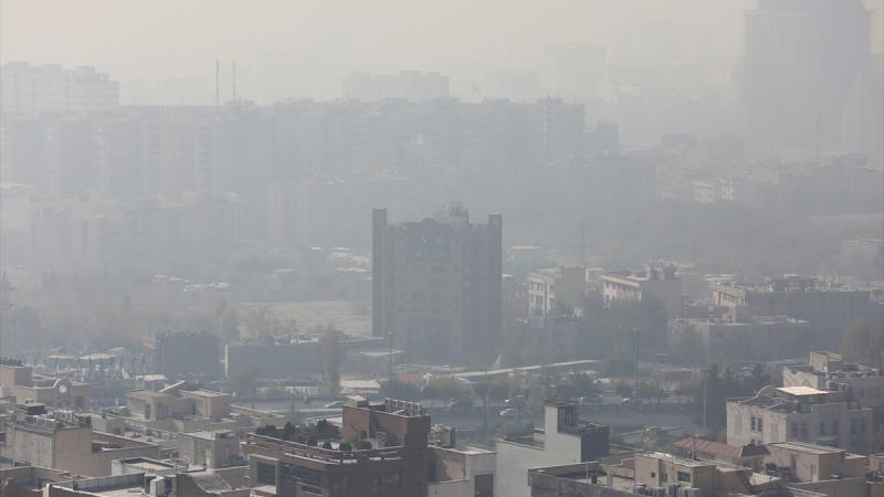 İranın paytaxtı Tehranda hava çirkliliyinə görə futbol oyunları təxirə salınıb