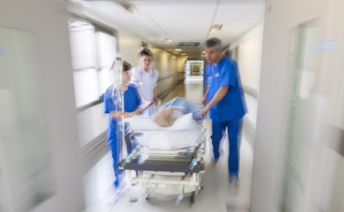 Qaradağda 2 avtobusun toqquşması nəticəsində xəsarət alanların vəziyyəti açıqlanıb