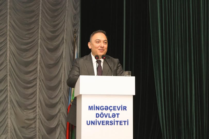 Mingəçevir Dövlət Universitetinin rektoru Anar Eminovun Dünya Azərbaycanlılarının Həmrəyliyi Günü və Yeni İl münasibətilə təbriki